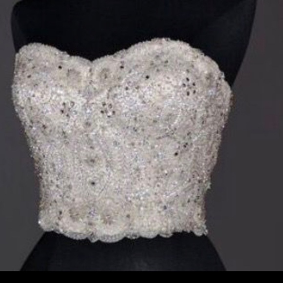 Wedding dress - Picture 1 of 2